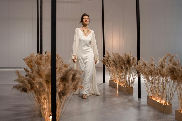 Comment sélectionner des accessoires minimalistes pour une tenue formelle?